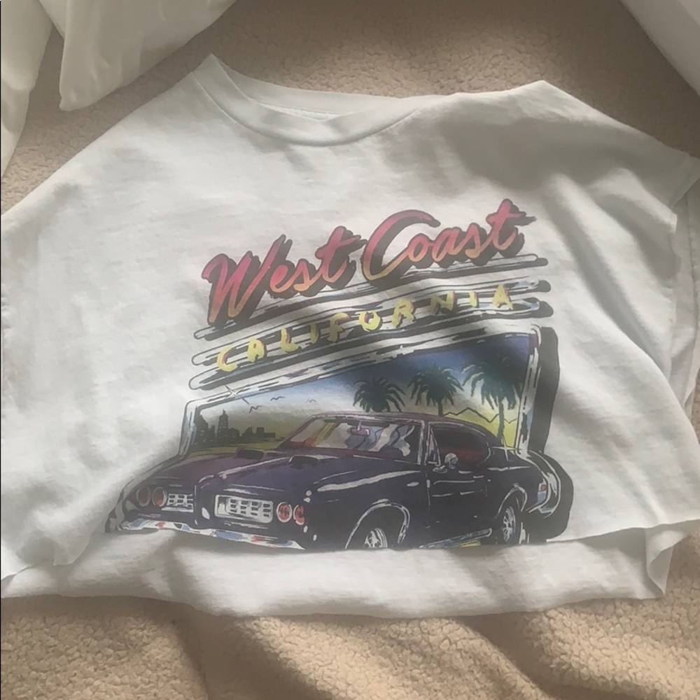 REALLY CUTE CROPPED SHIRTTT!!!